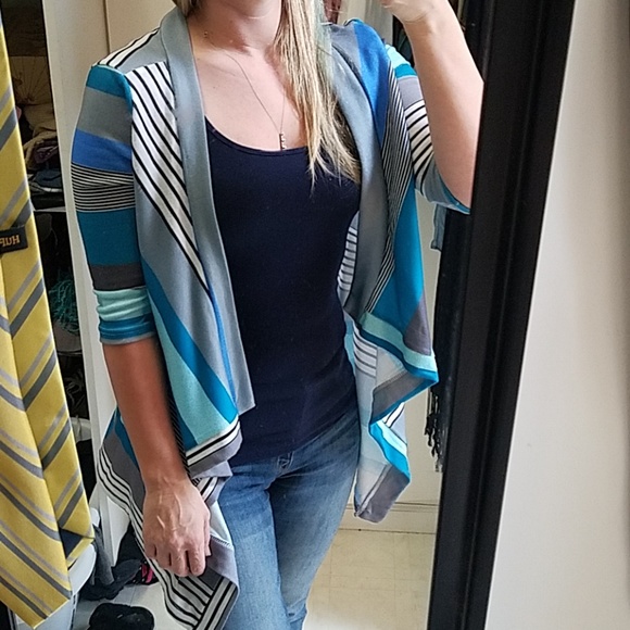 3/4 Sleeve Flowy Cardigan - Picture 2 of 3